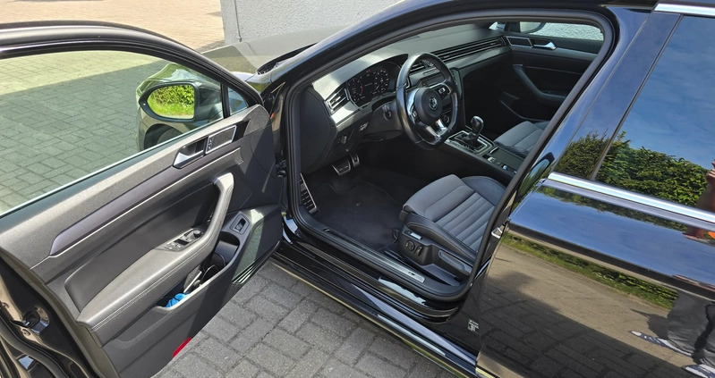 Volkswagen Passat cena 105000 przebieg: 135000, rok produkcji 2018 z Koszalin małe 407